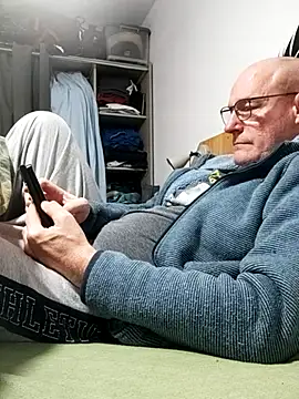 bogland33 online show from March 10, 7:18 pm