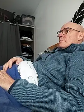 bogland33 online show from February 10, 11:20 am