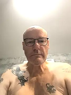 bogland33 online show from November 8, 6:33 pm