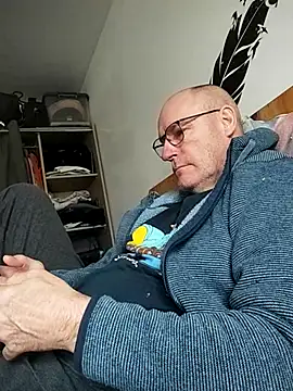 bogland33 online show from February 28, 11:10 am