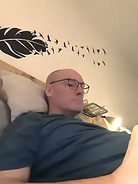 bogland33 online show from December 4, 8:41 pm