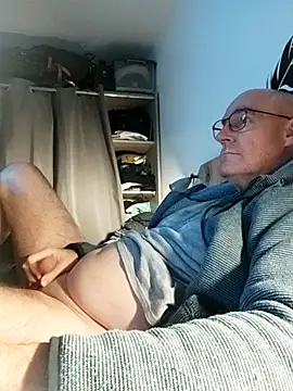 bogland33 online show from February 10, 11:26 pm