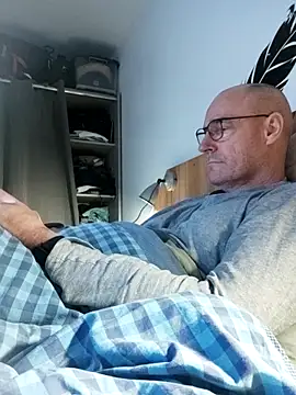 bogland33 online show from February 12, 7:02 pm