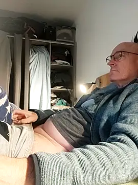 bogland33 online show from March 8, 9:07 pm