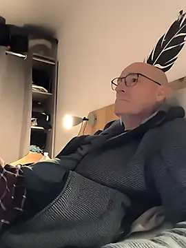 bogland33 online show from December 21, 8:42 pm