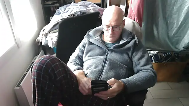 bogland33 online show from February 1, 1:09 pm