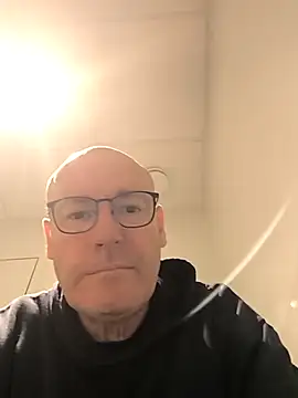 bogland33 online show from November 4, 4:33 pm