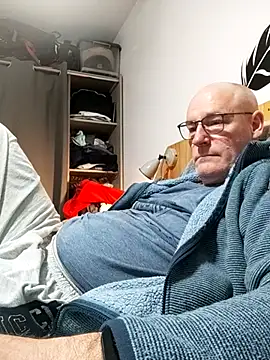 bogland33 online show from March 23, 7:47 pm