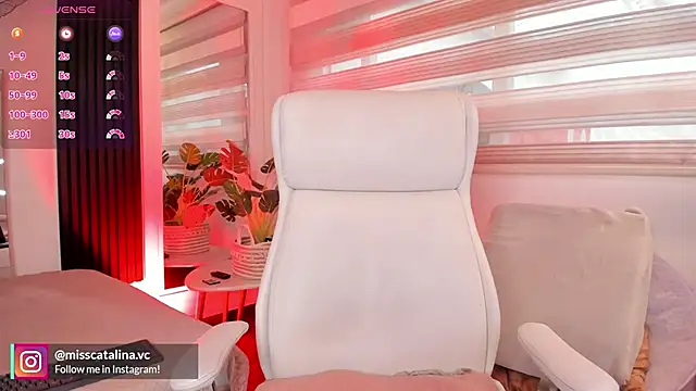 miss catalinaa online show from November 18, 11:57 am