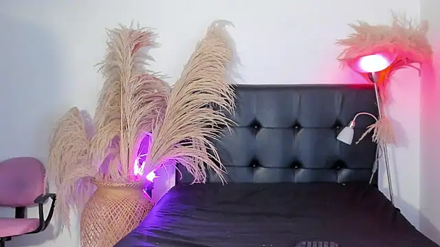 alejandrasxx online show from March 18, 1:01 pm