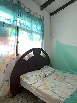 alejandrasxx online show from September 16, 1:34 pm