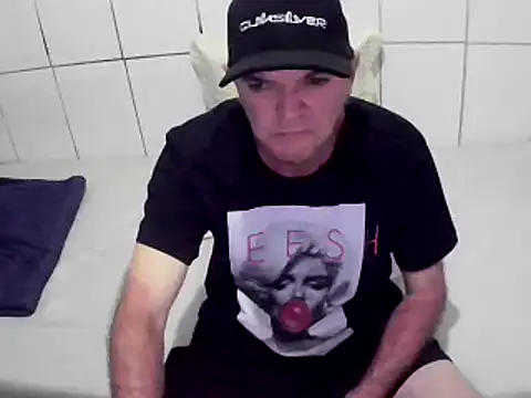 Snapshot of pierdona chatting on February 19, 7:48 pm pierdona online show from February 19, 7:48 pm