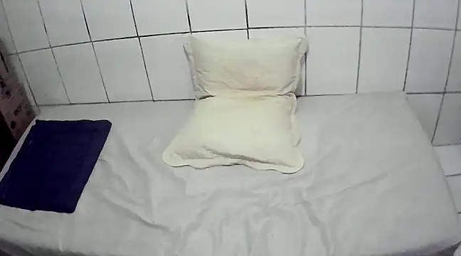 Snapshot of pierdona chatting on February 21, 8:16 pm pierdona online show from February 21, 8:16 pm