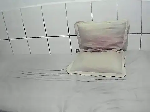 Snapshot of pierdona chatting on September 17, 7:27 pm pierdona online show from September 17, 7:27 pm