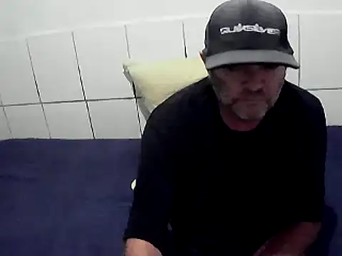 pierdona online show from April 6, 7:15 pm