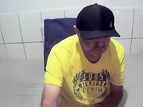 Snapshot of pierdona chatting on July 17, 8:39 pm pierdona online show from July 17, 8:39 pm
