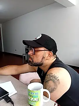 sthefania1710 online show from October 24, 3:00 pm