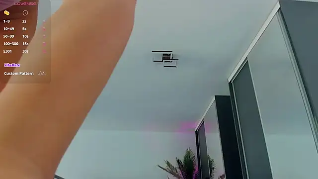 CurlyAnt0 online show from December 3, 7:19 am