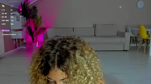 CurlyAnt0 online show from November 6, 7:56 am