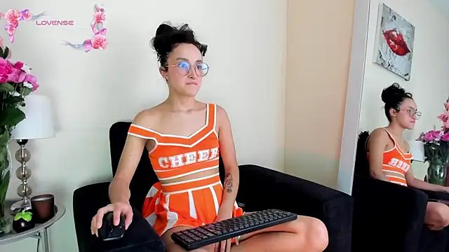 Snapshot of its__angelica_ chatting on July 14, 7:20 pm its angelica online show from July 14, 7:20 pm