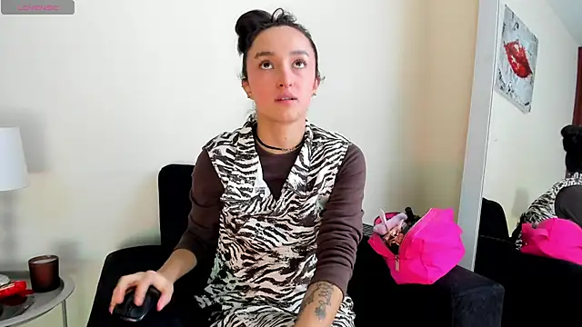 its  angelica  online show from April 11, 6:33 pm