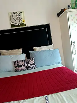 Snapshot of contagiousqueen chatting on February 12, 9:42 am contagiousqueen online show from February 12, 9:42 am