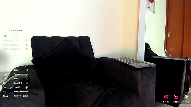 Snapshot of victoria__lace_ chatting on November 30, 12:22 am victoria lace online show from November 30, 12:22 am