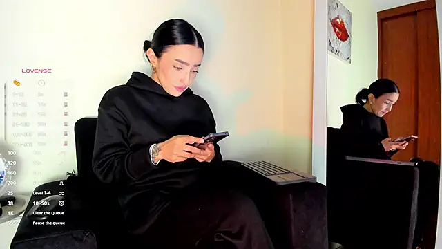 Snapshot of victoria__lace_ chatting on December 3, 10:53 pm victoria lace online show from December 3, 10:53 pm