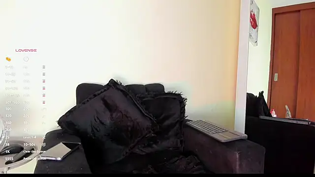 Snapshot of victoria__lace_ chatting on October 15, 2:10 am victoria lace online show from October 15, 2:10 am