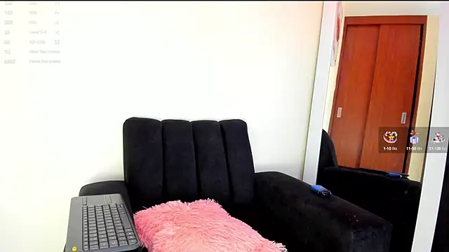 Snapshot of victoria__lace_ chatting on March 1, 12:28 am victoria lace online show from March 1, 12:28 am