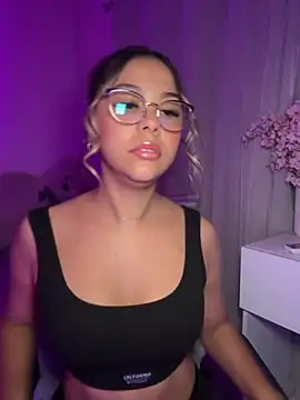 tuckersabrina online show from October 1, 11:58 am