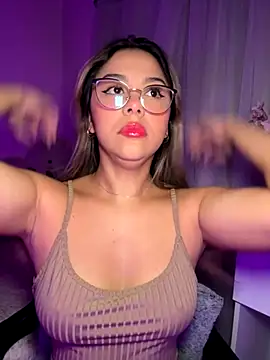 tuckersabrina online show from September 9, 11:08 am