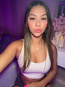 tuckersabrina online show from April 13, 12:20 pm