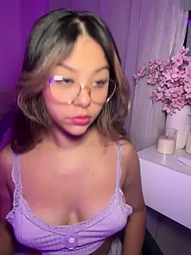 tuckersabrina online show from October 14, 11:55 am