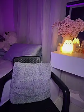 tuckersabrina online show from March 19, 1:00 pm