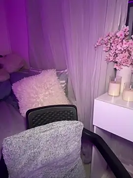 tuckersabrina online show from October 3, 11:23 am