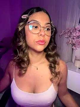 tuckersabrina online show from October 16, 11:40 am