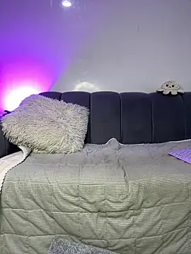 tuckersabrina online show from December 13, 1:01 pm