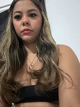 tuckersabrina online show from December 14, 8:45 am