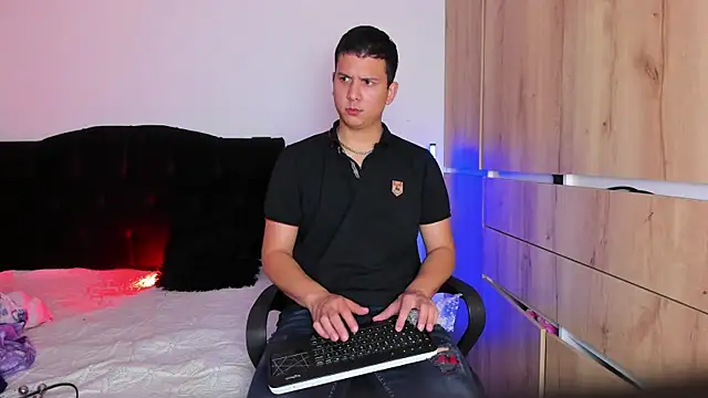 ANDREZALVAREZ online show from November 1, 2:07 am