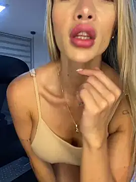 Snapshot of Anna_quinn chatting on February 25, 11:26 pm Anna quinn online show from February 25, 11:26 pm