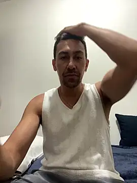 Snapshot of dantedesirexx chatting on December 19, 2:15 am dantedesirexx online show from December 19, 2:15 am