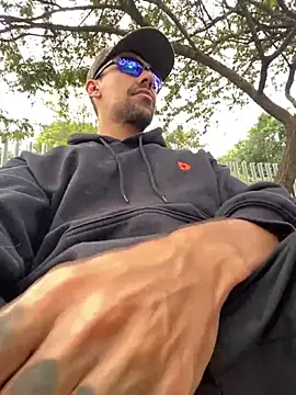 Snapshot of dantedesirexx chatting on November 13, 4:11 pm dantedesirexx online show from November 13, 4:11 pm