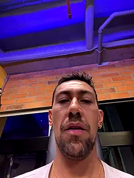 Snapshot of dantedesirexx chatting on December 2, 1:39 am dantedesirexx online show from December 2, 1:39 am