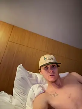 Snapshot of devinshd chatting on December 22, 8:27 am devinshd online show from December 22, 8:27 am