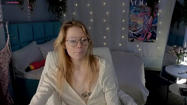 Esme Runn online show from July 6, 3:02 am