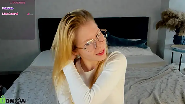 Esme Runn online show from May 13, 3:13 am