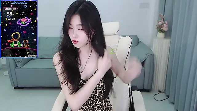 Snapshot of YiJin-a chatting on February 23, 2:25 pm YiJin-a online show from February 23, 2:25 pm