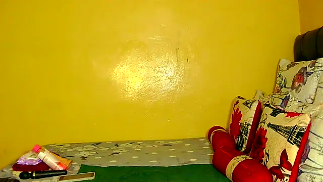 Snapshot of Down_to_earth_girl chatting on November 9, 5:39 pm Down to earth girl online show from November 9, 5:39 pm