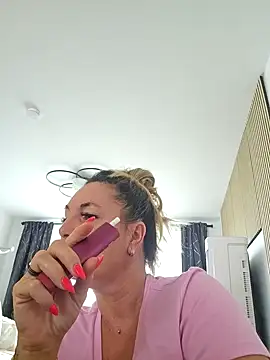 Snapshot of Bitch_MILF6 chatting on September 14, 7:31 am Bitch MILF6 online show from September 14, 7:31 am